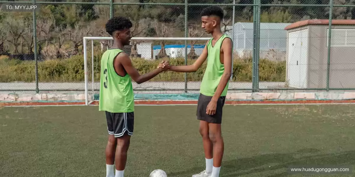 📱 实时比分、精彩回放，